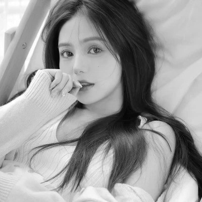 黑白清新头像唯美女生真人图片