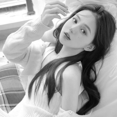 黑白清新头像唯美女生真人图片