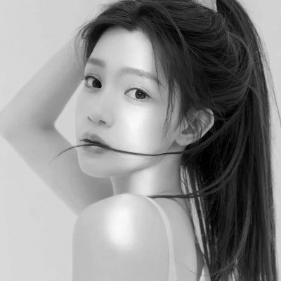 黑白清新头像唯美女生真人图片