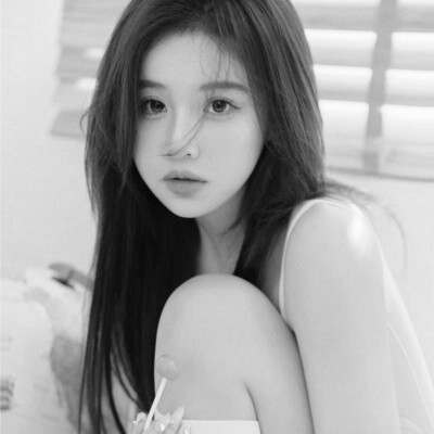黑白清新头像唯美女生真人图片