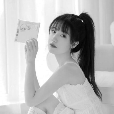 黑白清新头像唯美女生真人图片