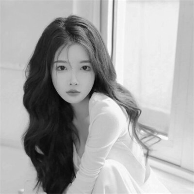 黑白清新头像唯美女生真人图片