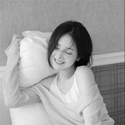 黑白清新头像唯美女生真人图片
