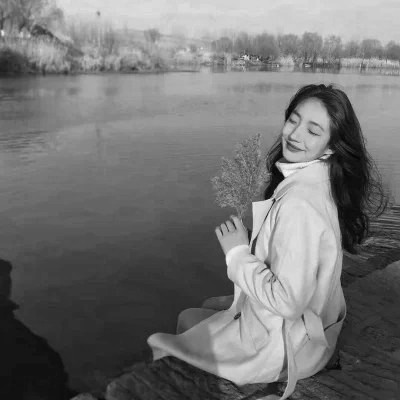 头像女生可爱萌气质黑白真人图片