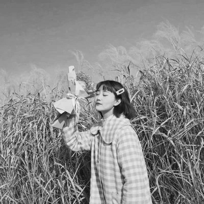 头像女生可爱萌气质黑白真人图片