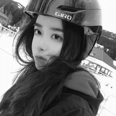 头像女生可爱萌气质黑白真人图片