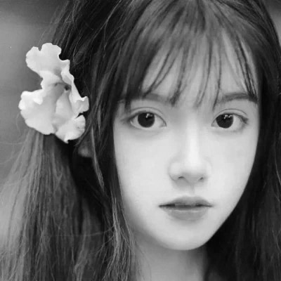头像女生可爱萌气质黑白真人图片