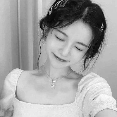 头像女生可爱萌气质黑白真人图片