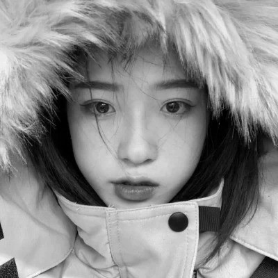 头像女生可爱萌气质黑白真人图片