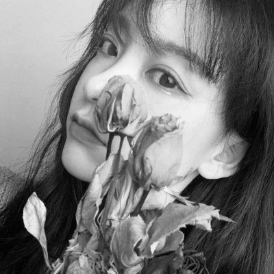 头像女生可爱萌气质黑白真人图片