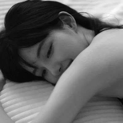 头像女生可爱萌气质黑白真人图片