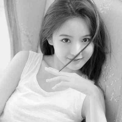 头像女生可爱萌气质黑白真人图片