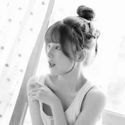 头像女生可爱萌气质黑白真人图片