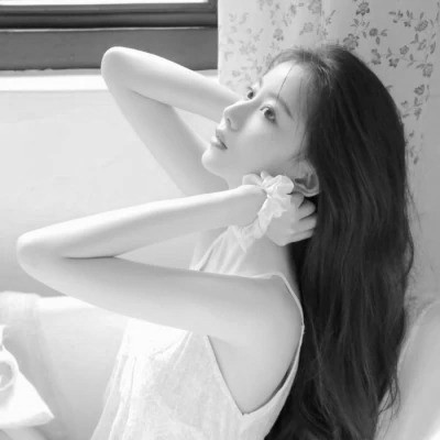 头像女生可爱萌气质黑白真人图片