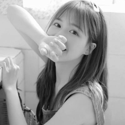 头像女生可爱萌气质黑白真人图片