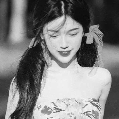 头像女生可爱萌气质黑白真人图片