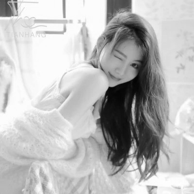 头像女生可爱萌气质黑白真人图片