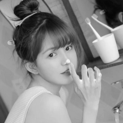 头像女生可爱萌气质黑白真人图片