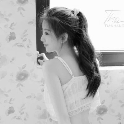 头像女生可爱萌气质黑白真人图片