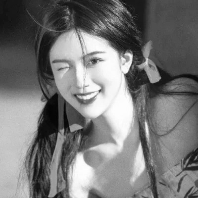 头像女生可爱萌气质黑白真人图片