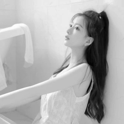 头像女生可爱萌气质黑白真人图片