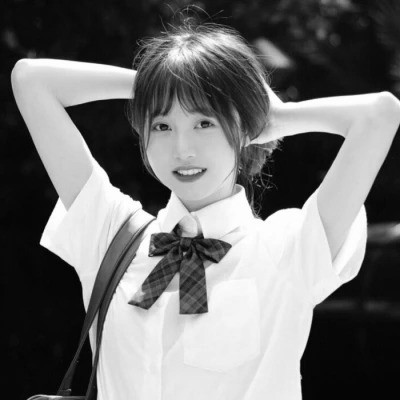 头像女生可爱萌气质黑白真人图片
