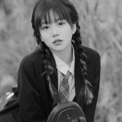 头像女生可爱萌气质黑白真人图片