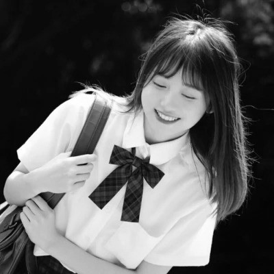 头像女生可爱萌气质黑白真人图片