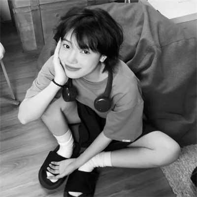 头像女生可爱萌气质黑白真人图片