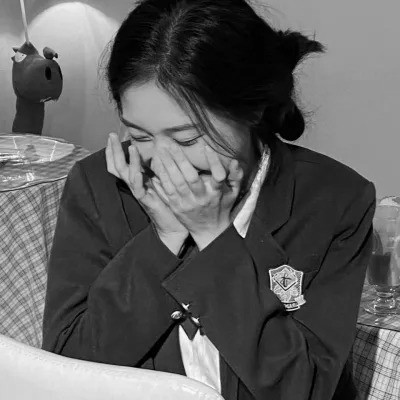 头像女生可爱萌气质黑白真人图片