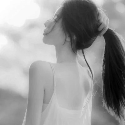 头像女生可爱萌气质黑白真人图片