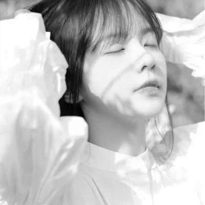 头像女生可爱萌气质黑白真人图片