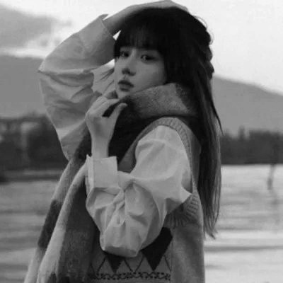 头像女生可爱萌气质黑白真人图片
