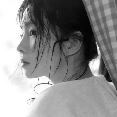 头像女生可爱萌气质黑白真人图片
