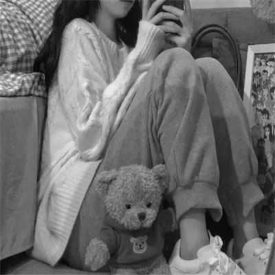 头像女生可爱萌气质黑白真人图片