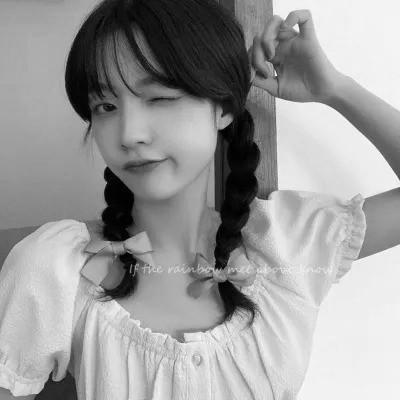 头像女生可爱萌气质黑白真人图片