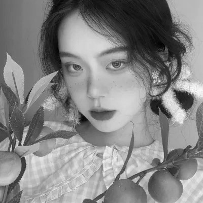 头像女生可爱萌气质黑白真人图片
