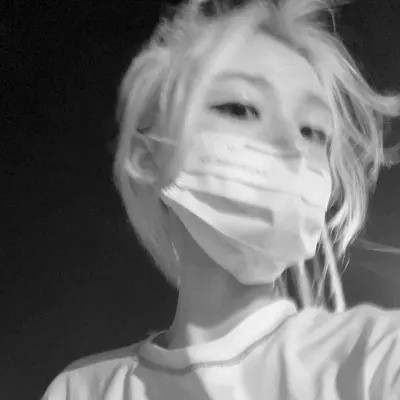 头像女生可爱萌气质黑白真人图片