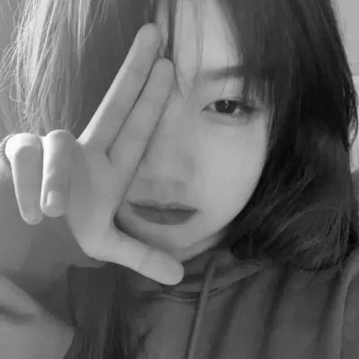 头像女生可爱萌气质黑白真人图片