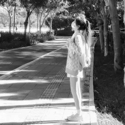 黑白头像女生可爱高清图片