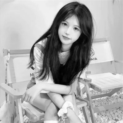 黑白头像女生可爱高清图片