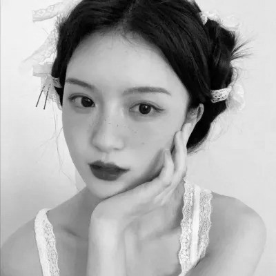黑白头像女生可爱高清图片