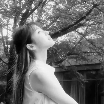 黑白头像女生可爱高清图片