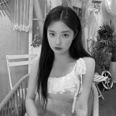 黑白头像女生可爱高清图片