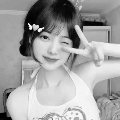 黑白头像女生可爱高清图片
