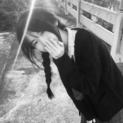 黑白头像女生可爱高清图片