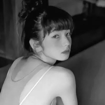 黑白头像女生可爱高清图片