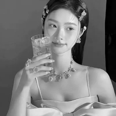 黑白头像女生可爱高清图片
