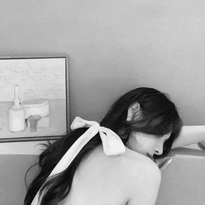 黑白头像女生可爱高清图片