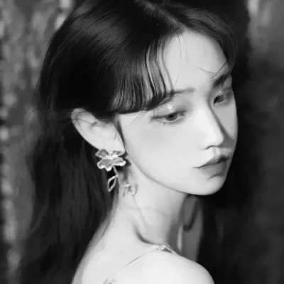 黑白头像女生可爱高清图片
